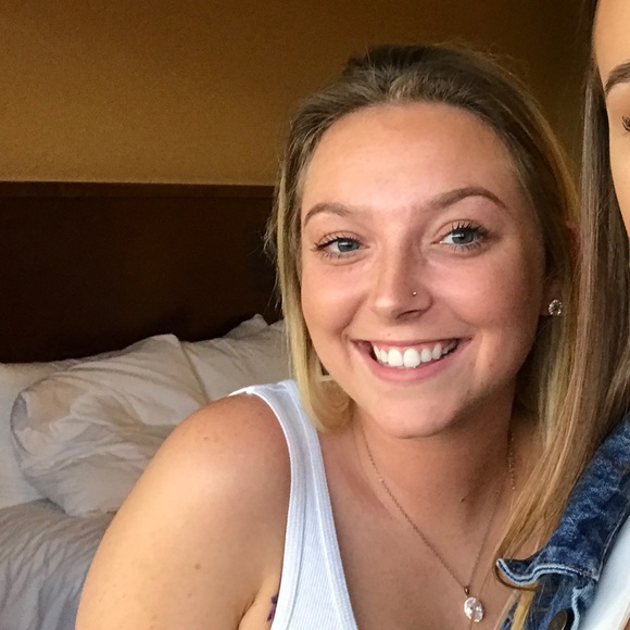 Meet your Posher, Danielle - Picture 1 of 1